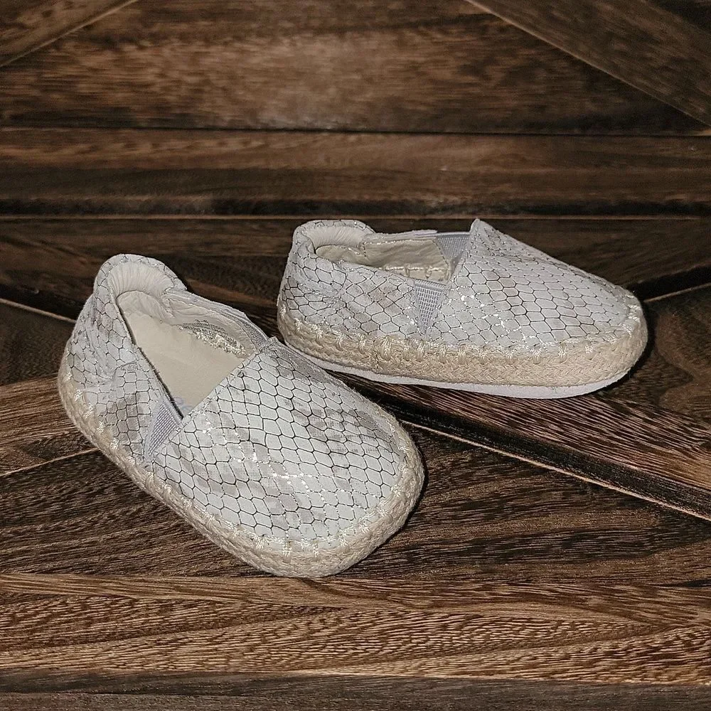 Robeez First Kicks Ellie Espadrille Snake Shimmer Leather Crib Shoes 3-6 Months